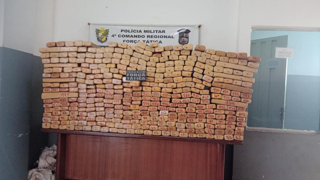 Força Tática tira de circulação 391 tabletes de maconha em Rondonópolis; drogas apreendidas pesam cerca de 490 kg