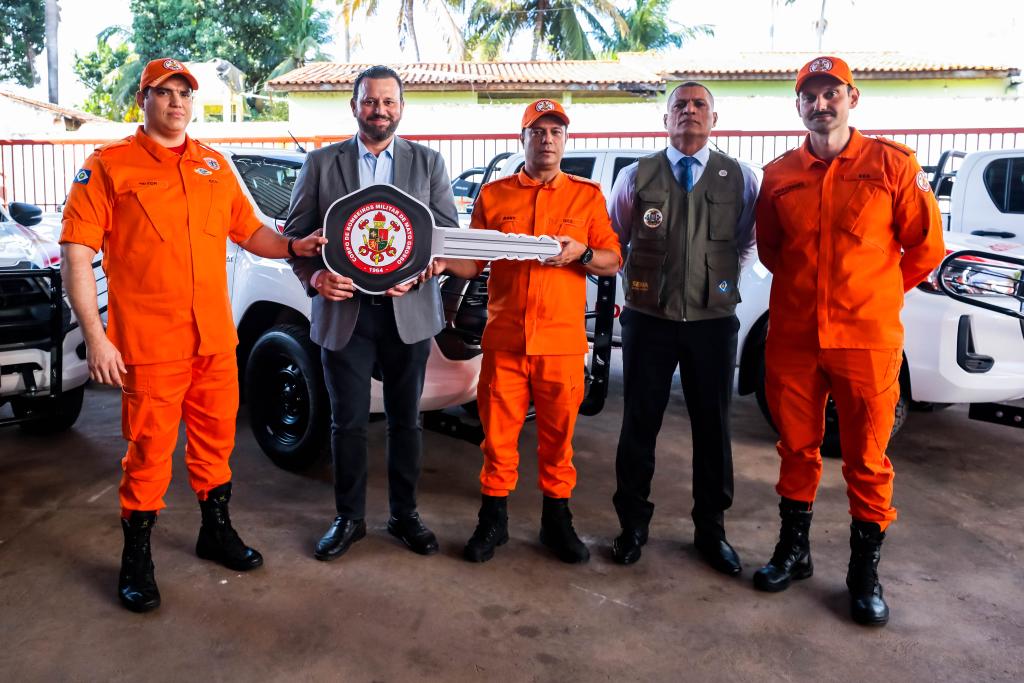 Bombeiros recebem viaturas da Sema para reforçar combate aos incêndios florestais em MT