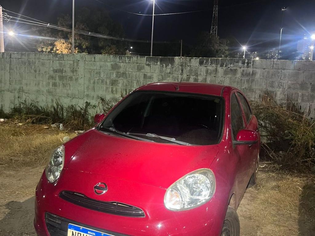 Polícia Militar recupera carro roubado e prende homem por receptação e porte ilegal de arma