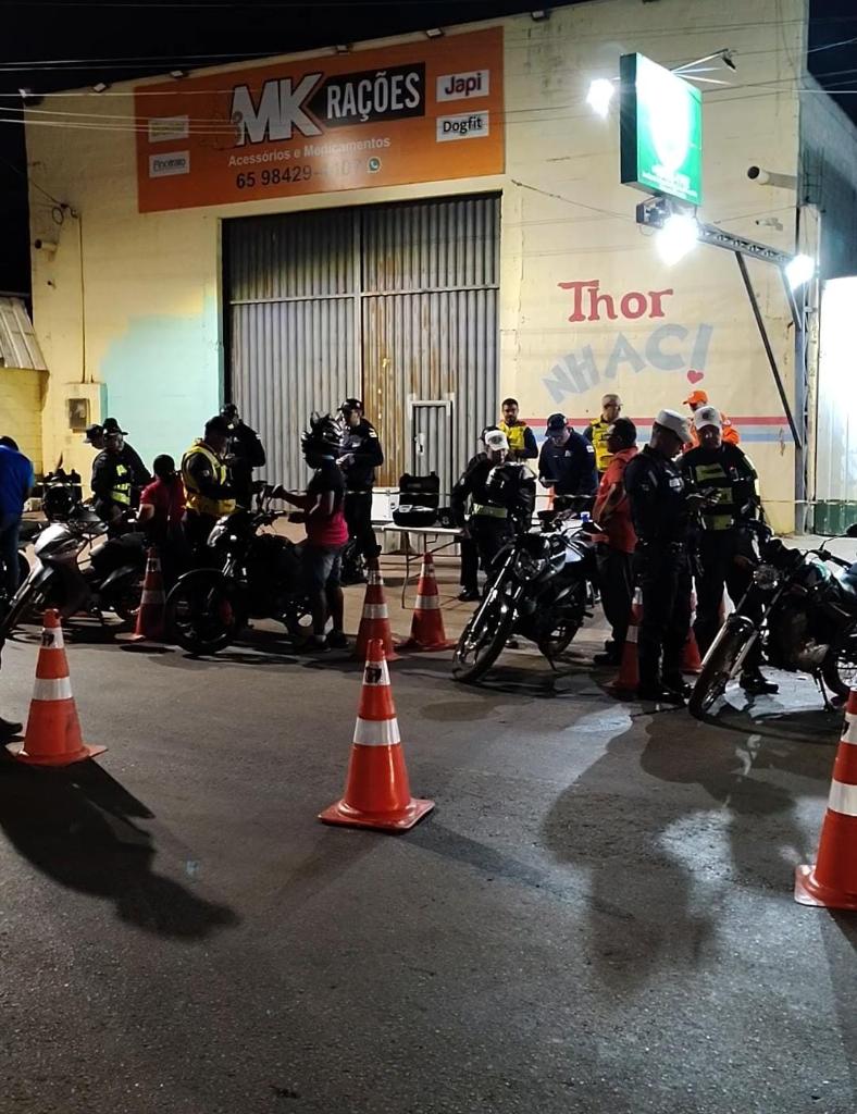 Fiscalização remove 33 motocicletas e prende duas pessoas por embriaguez ao volante em Cuiabá