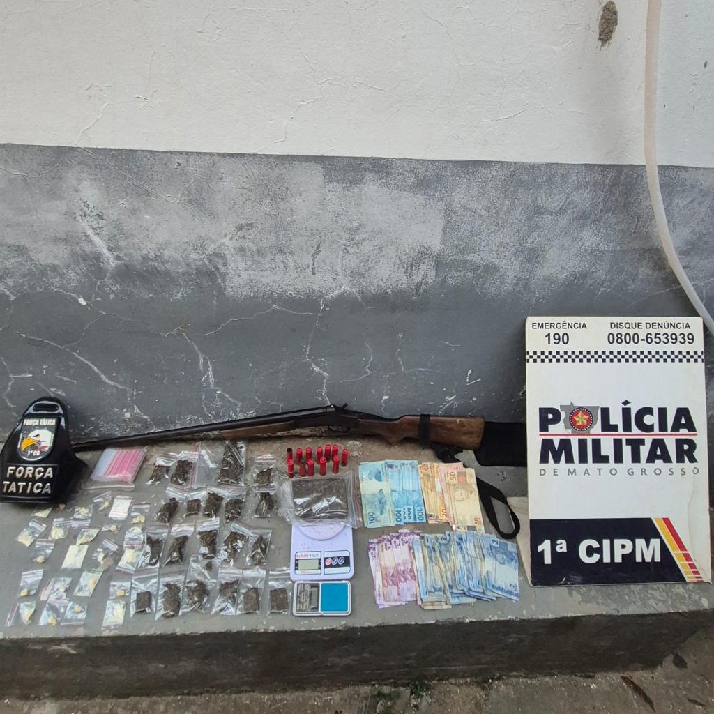 Polícia Militar desarticula ponto de tráfico de drogas e apreende arma em Chapada dos Guimarães