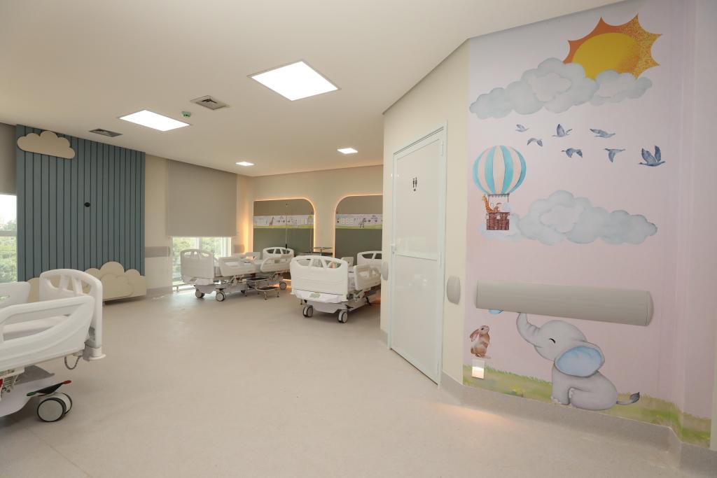 Ala pediátrica do Hospital Central do Estado foi criada para oferecer ambiente acolhedor para crianças