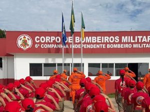 Corpo de Bombeiros realiza instrução de salvamento terrestre para alunos de projeto social