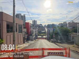 Obras na rede de esgoto mantêm Rua Comandante Costa interditada até domingo