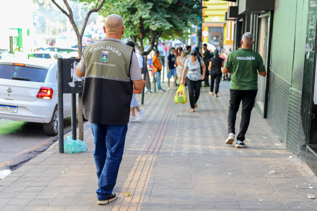 Prefeitura orienta ambulantes e alerta para apreensão de mercadorias