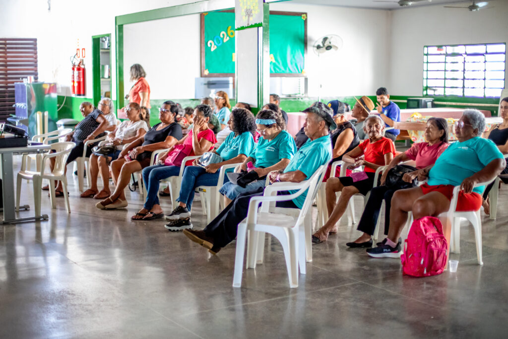 Prefeitura de Cuiabá faz Cine Pipoca e fortalece convivência entre idosos