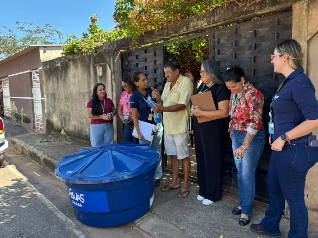 Famílias do Pedra 90 recebem primeiras caixas d’água em ação da Prefeitura e Concessionária